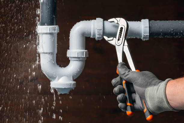 Professional Gas Line Repair technician working in La Quinta, CA